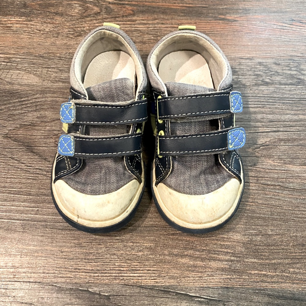 See Kai Run size 9 toddler shoes